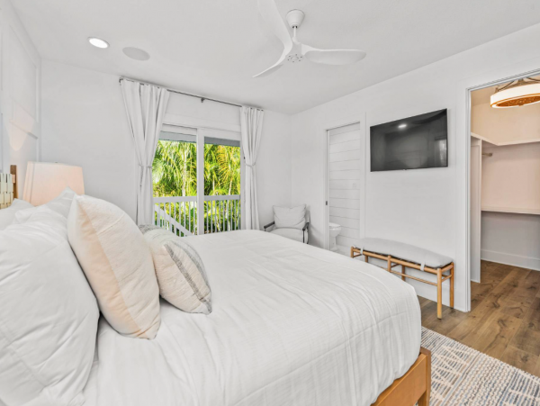 Walk to the Beach Three Bedroom Rental Home in Anna Maria